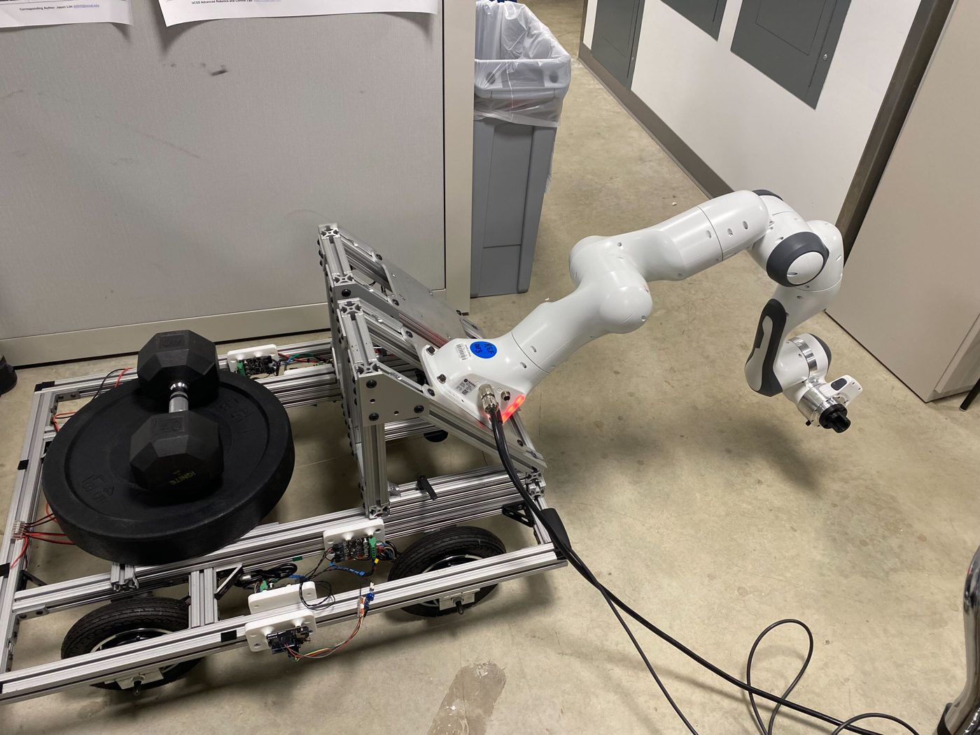 Mobile base in the lab with a weight plate on the counterweight rack