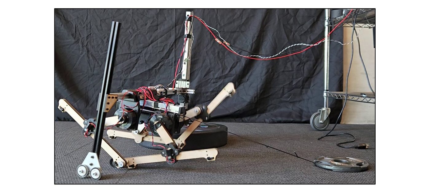 Bipedal prototype dragging a weight